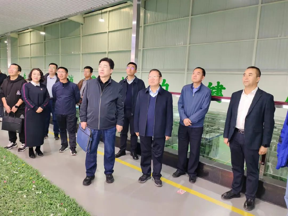 前進集團全省高產奶牛繁育與健康養(yǎng)殖技術創(chuàng)新中心接受初步驗收