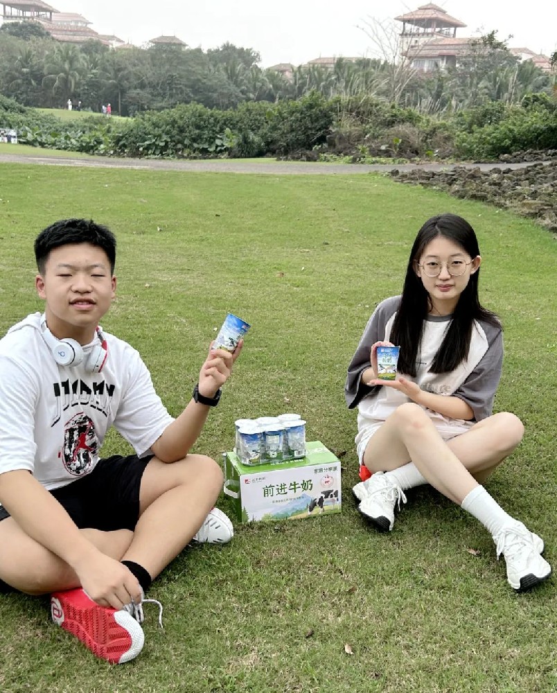 行走在三亞的海灘上，享受傳祁酸奶的馥郁之香