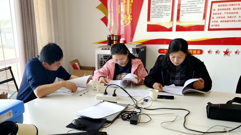 甘肅前進(jìn)牧業(yè)2021年高產(chǎn)優(yōu)質(zhì)苜蓿示范基地建設(shè)項目通過驗收