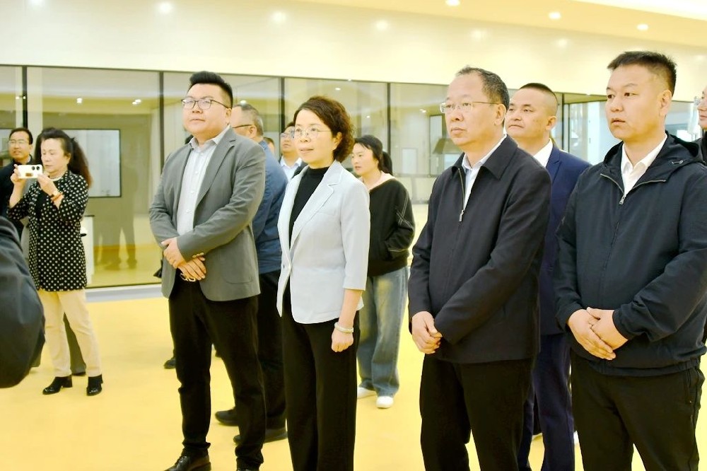 蘭州市人大常委會副主任張兆禎一行到甘肅前進(jìn)集團(tuán)傳祁甘味乳業(yè)調(diào)研視察