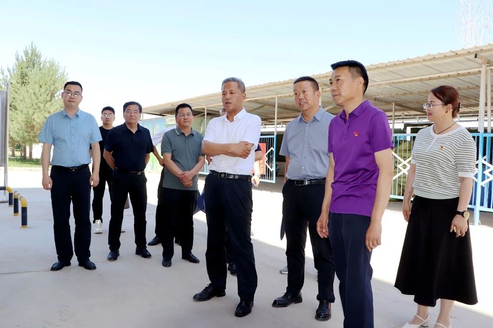 市委社會(huì)工作部部長(zhǎng)、市委非公經(jīng)濟(jì)組織和社會(huì)組織工委書記劉永君到甘肅前進(jìn)集團(tuán)調(diào)研