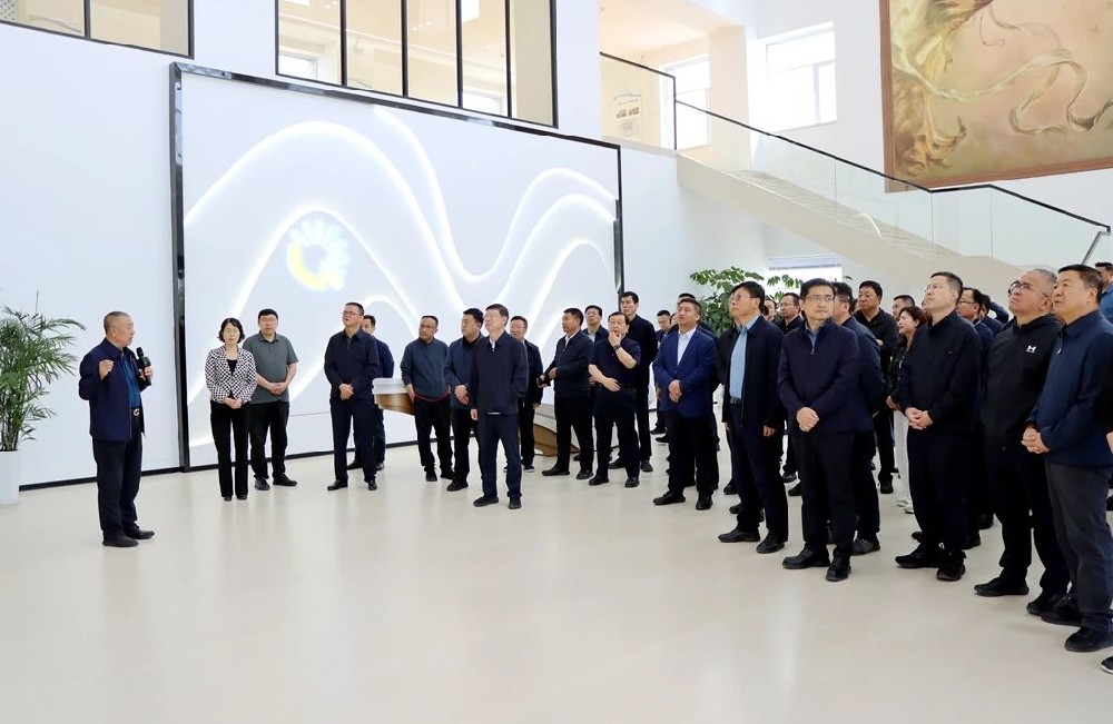 全省縣（市、區(qū)）委書記培訓班學員走進甘肅傳祁甘味乳業(yè)開展現(xiàn)場教學