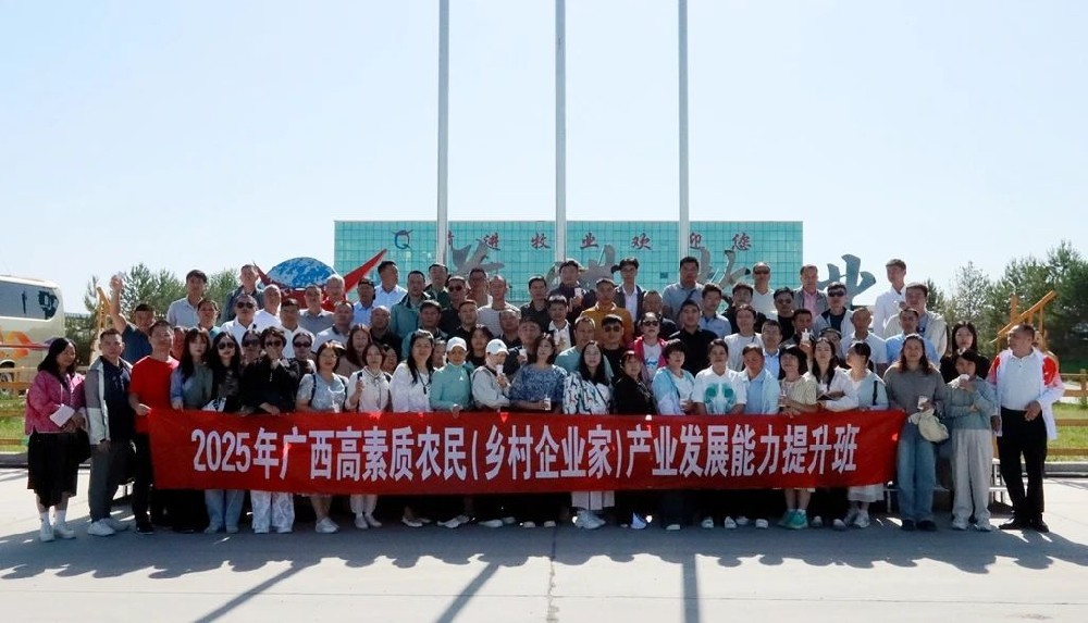 廣西高素質農民（鄉(xiāng)村企業(yè)家）產業(yè)發(fā)展能力提升班學員到甘肅前進集團參觀學習